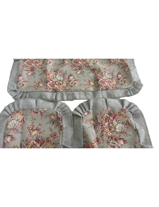 THREE DOIIES ASSORTED SIZES GRAY