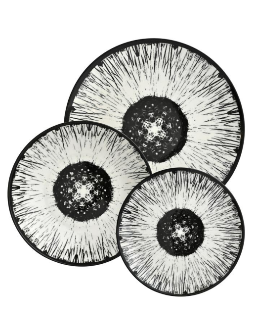 18-piece TABLE SERVICE WITH BLACK COROLLA DECORATION